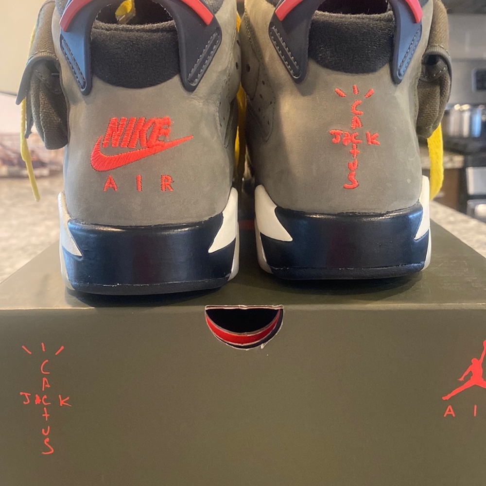Air Jordan 6 Retro Sp (GS), medium olive/infrared-black/olive